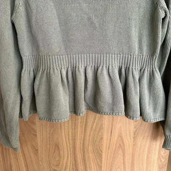 BLU PEPPER Ribbed Waist Sweater Top in Green Sage Small V Neck like new - Picture 4 of 10